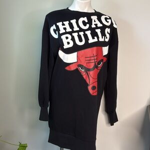 NWOT Chicago Bulls Women’s Long Sweatshirt Medium